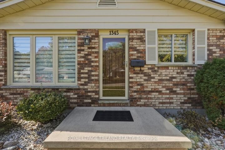 Property Photo:  1345 Aldersbrook Road  ON N6G 3J1 