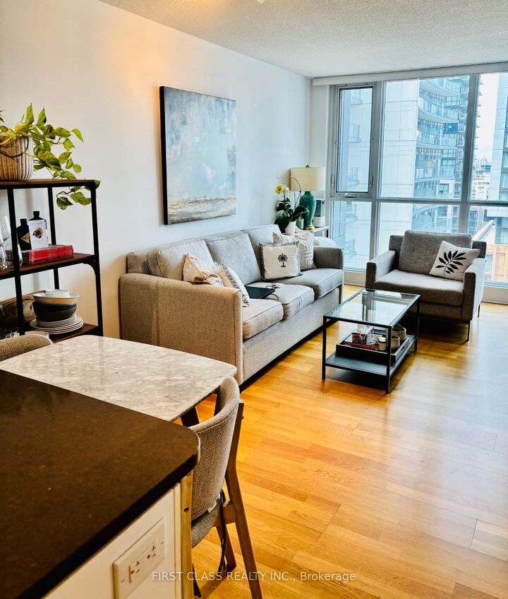 Property Photo:  295 Adelaide Street W 1801  ON M5V 0L4 