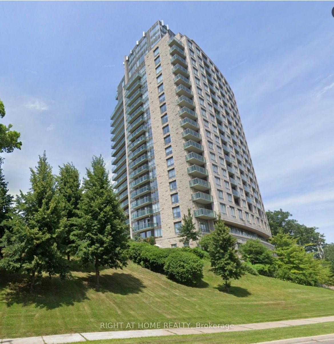 Property Photo:  1665 The College Way 1906  ON L5L 0A9 