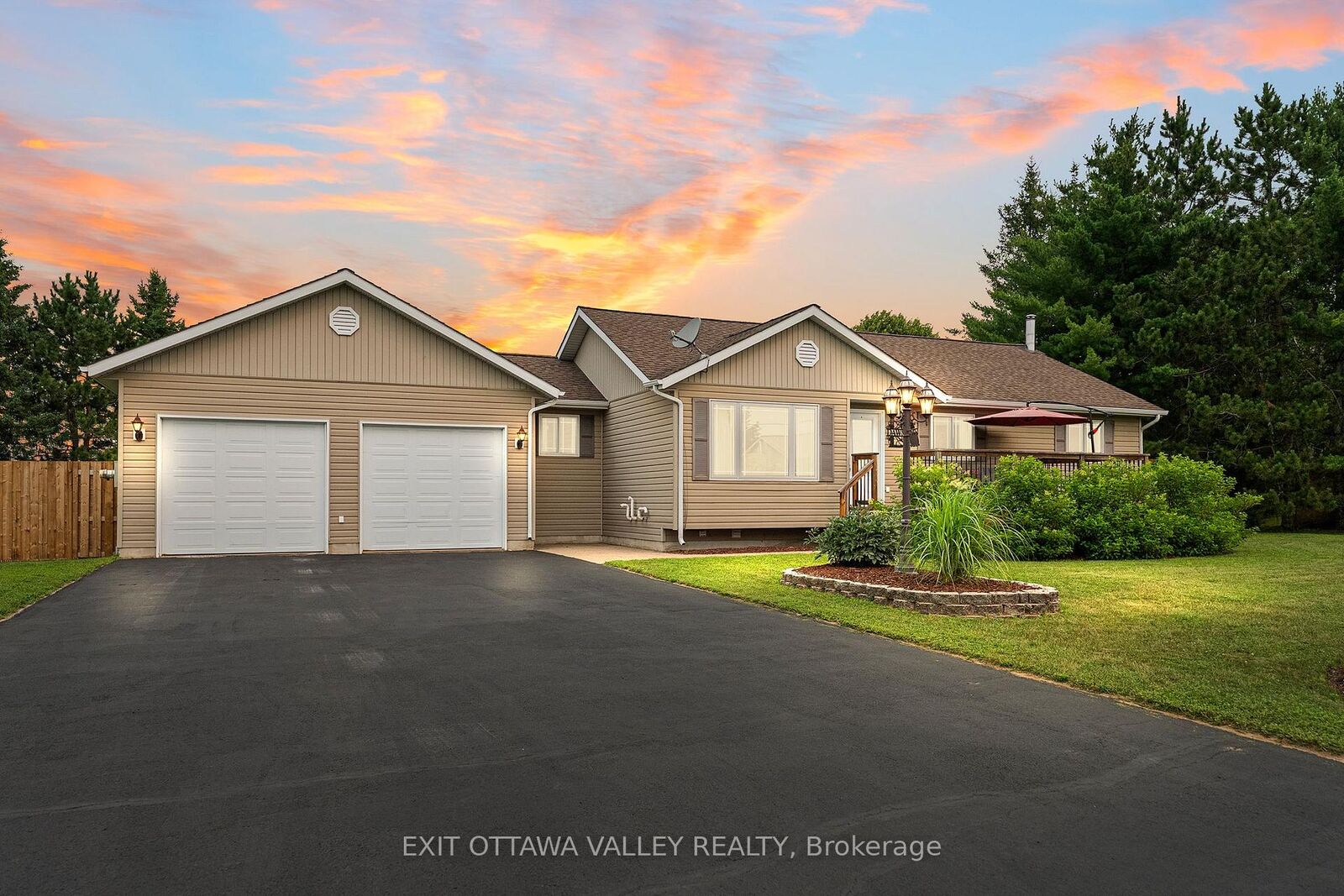 Property Photo:  62 Meadowview Drive  ON K0J 1C0 