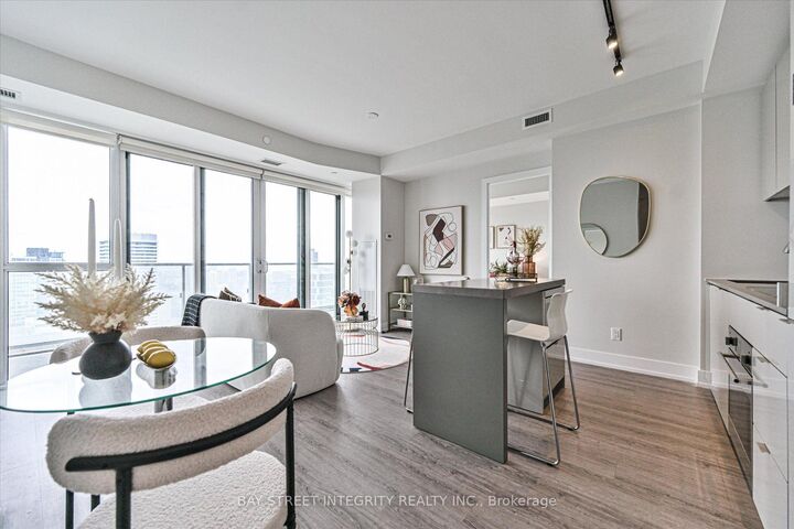 Property Photo:  7 Grenville Street 3807  ON M4Y 0E9 