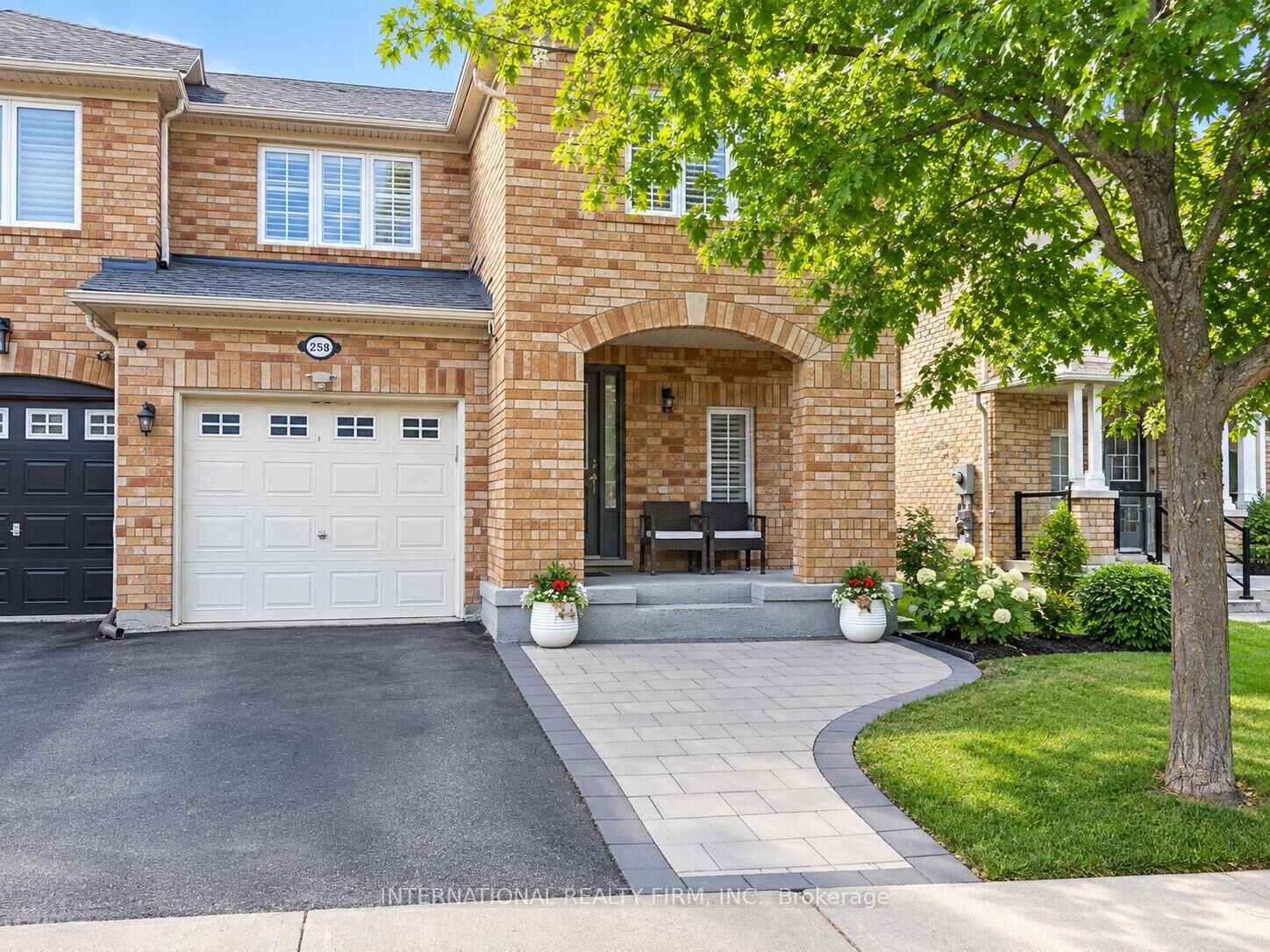 Property Photo:  2588 Valleyridge Drive  ON L6M 5H5 