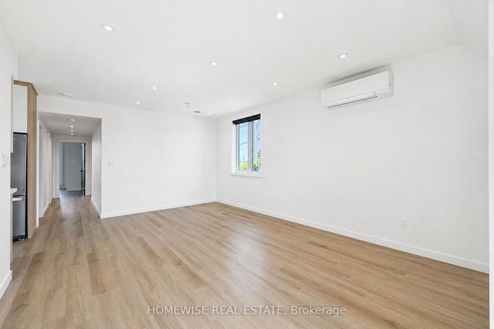 Property Photo:  25 King High Avenue 2  ON M3H 3A8 
