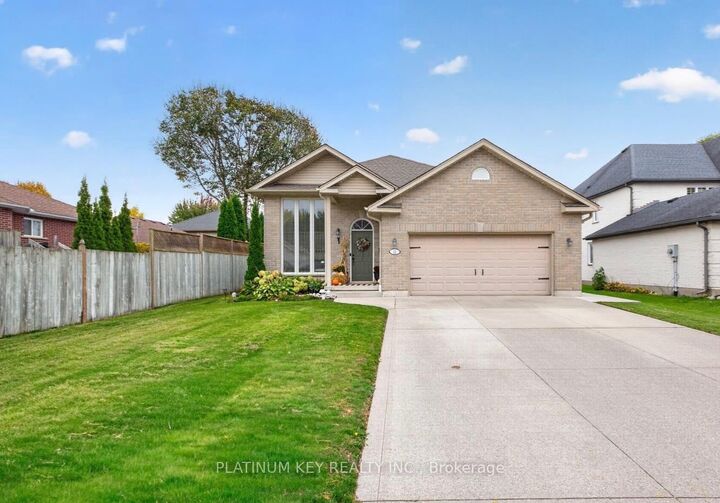 Property Photo:  11 Allison Court  ON N7G 4C2 
