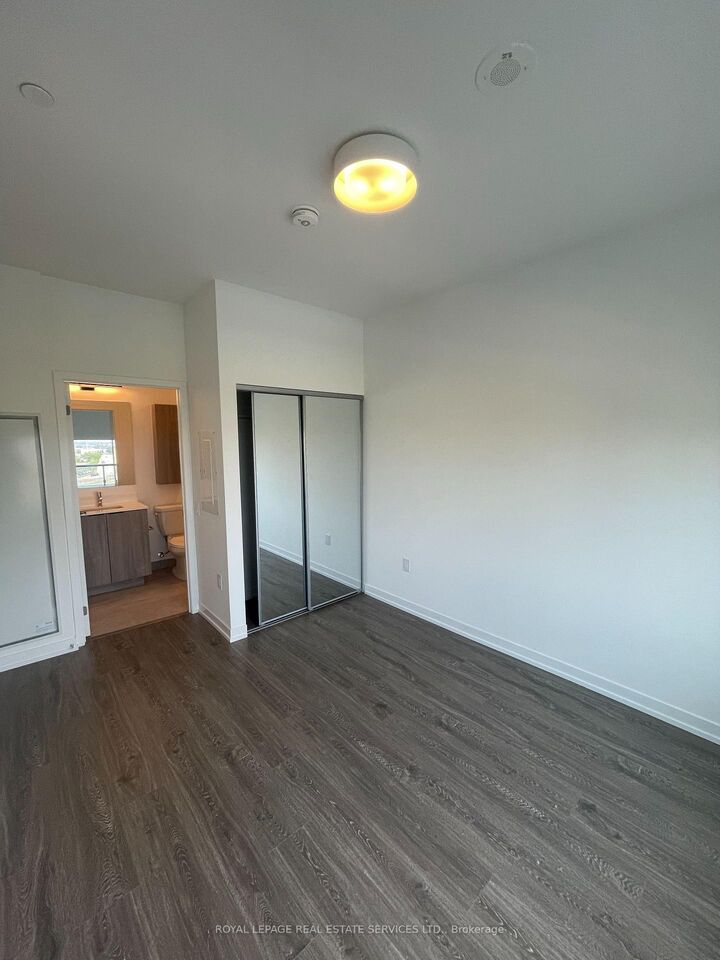 Property Photo:  2485 Eglinton Avenue W 724  ON L5M 2T1 