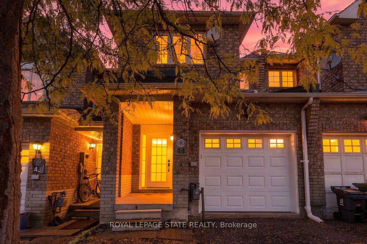 Property Photo:  44 Viewcrest Circle  ON M9W 7G6 