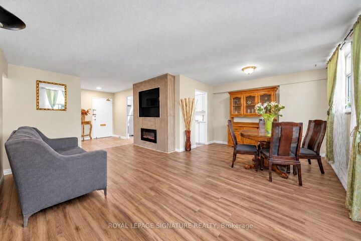Property Photo:  5 Frith Road 402  ON M3N 2L5 