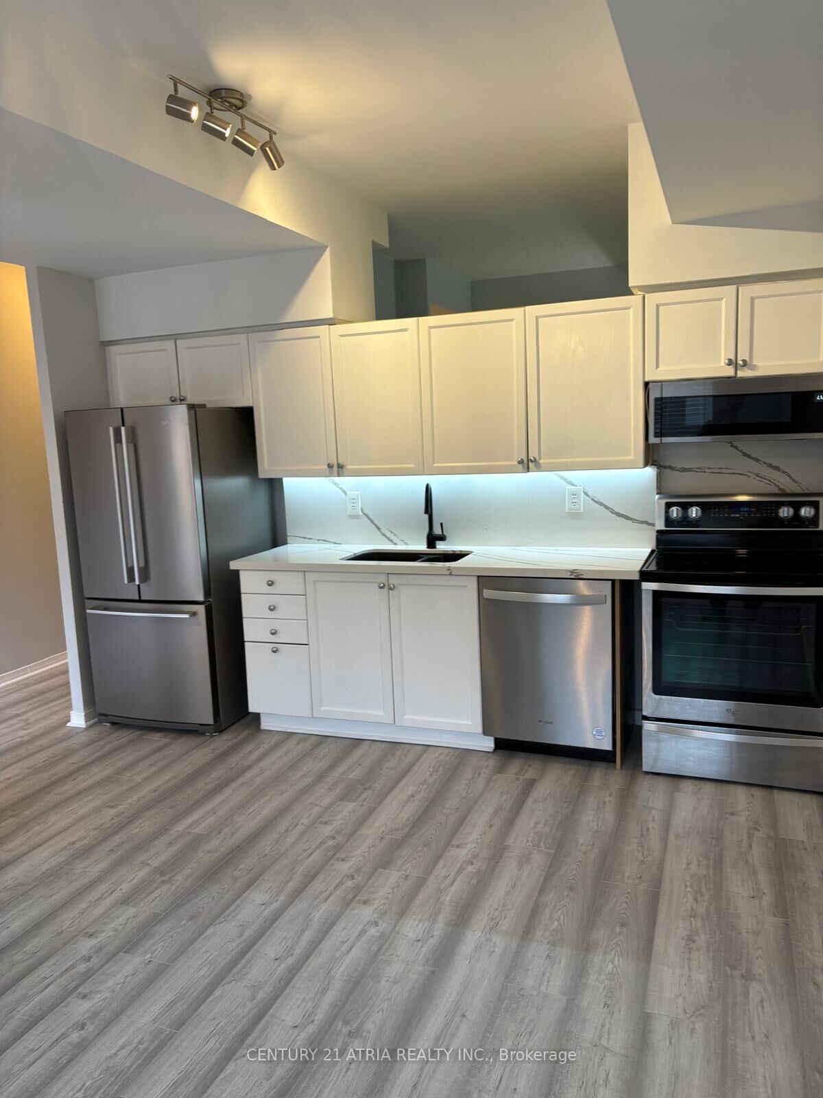 Property Photo:  140 Bathurst Street 103  ON M5V 3N8 