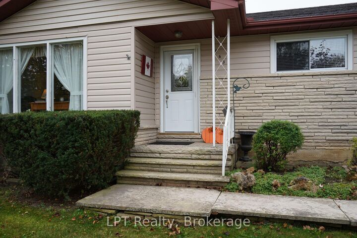 Property Photo:  463 Frank Street  ON N0H 2T0 