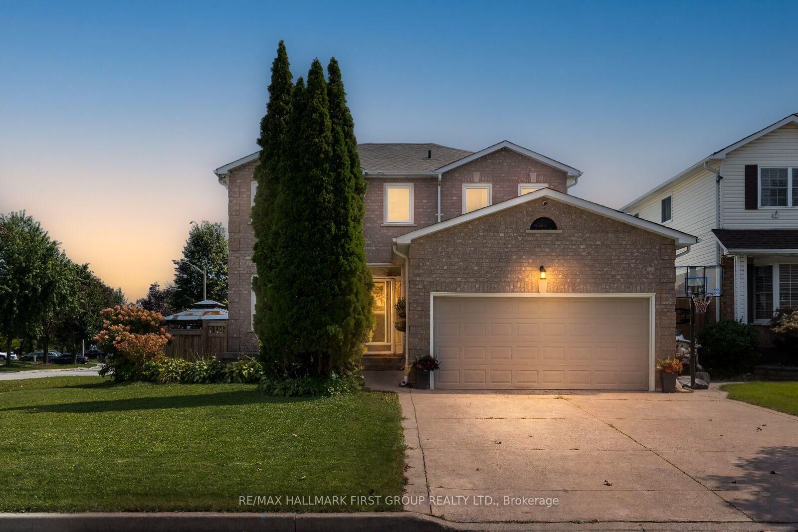 Property Photo:  1 Audrey Court  ON L1E 2B3 