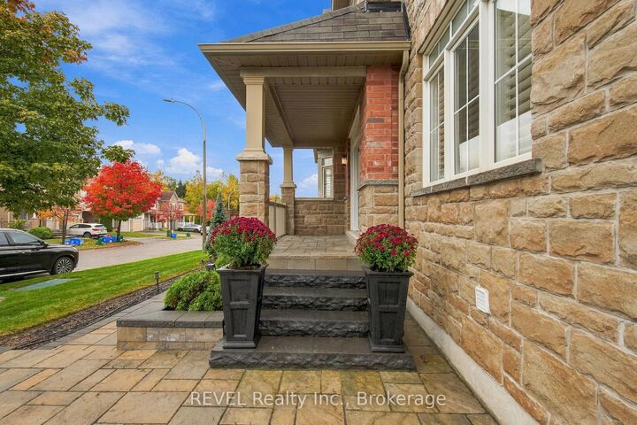 Property Photo:  127 Cathedral Drive  ON L1R 3L9 
