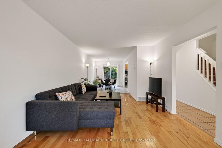 Property Photo: 2434 Braeburn Place ON K1B 4M4