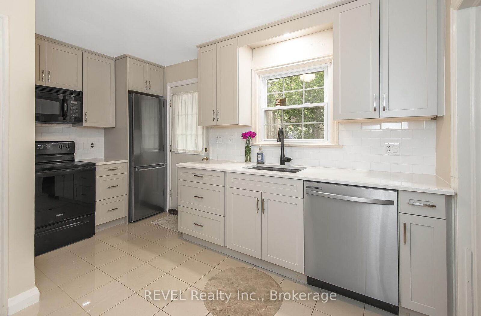 Property Photo:  113 St. Paul Crescent  ON L2S 1M7 