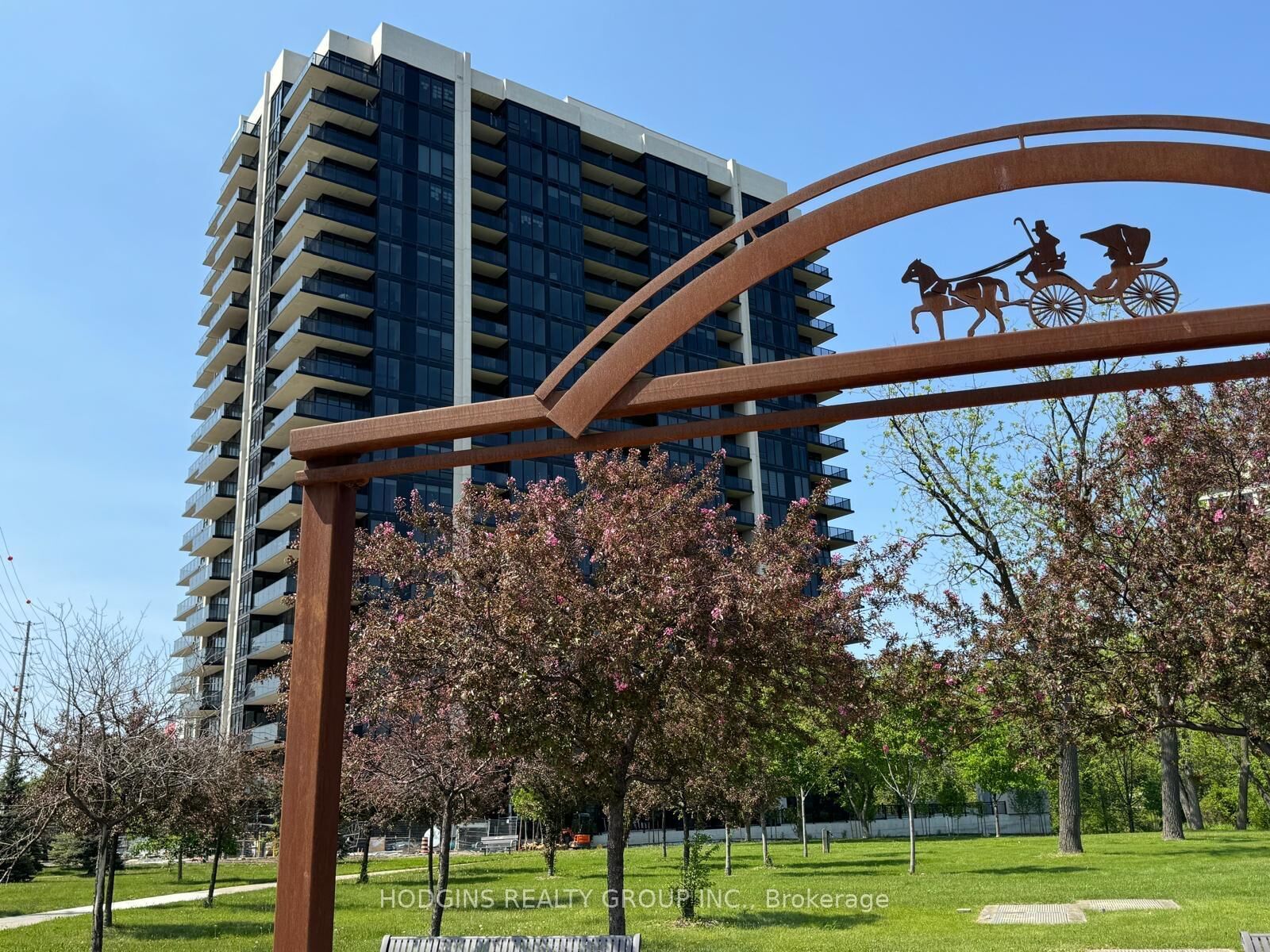Property Photo:  1035 Southdown Road 104  ON L5J 0A2 