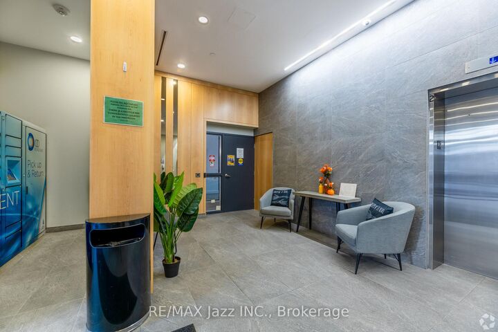 Property Photo: 100 Bond Street E 214 ON L1G 0E6