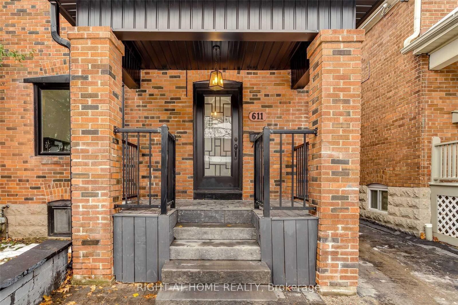 Property Photo:  611 Hillsdale Avenue E  ON M4S 1V1 
