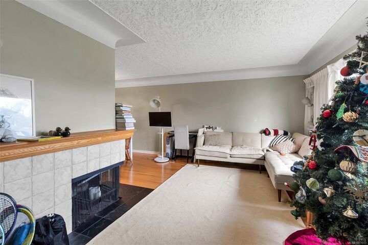 Property Photo: 3410 Browning St BC V8P 4E1