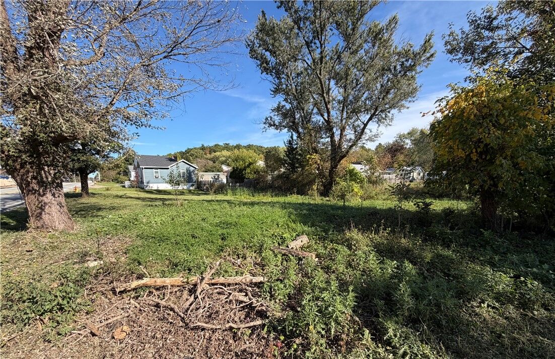 Property Photo:  266 Oak Rd  PA 15044 