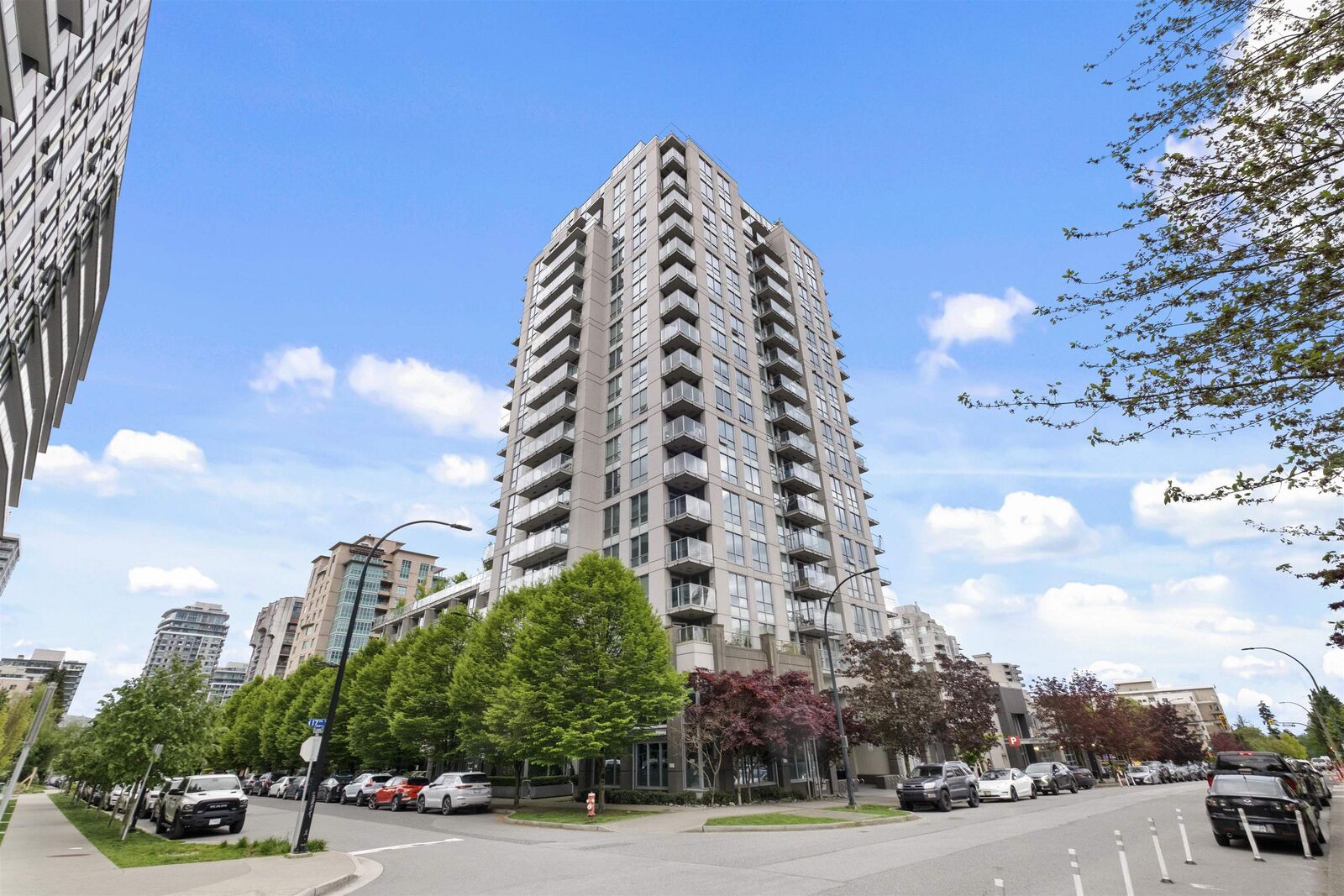 Property Photo: 135 E 17th Street 519 BC V7L 0C4