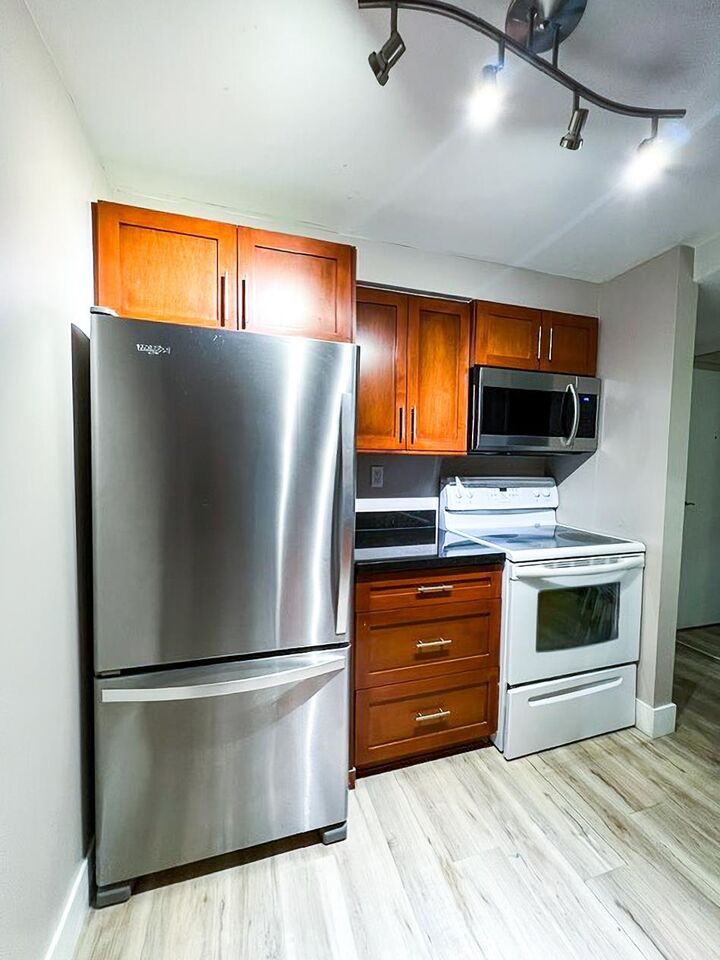 Property Photo:  1270 Robson Street 205  BC V6E 3Z6 