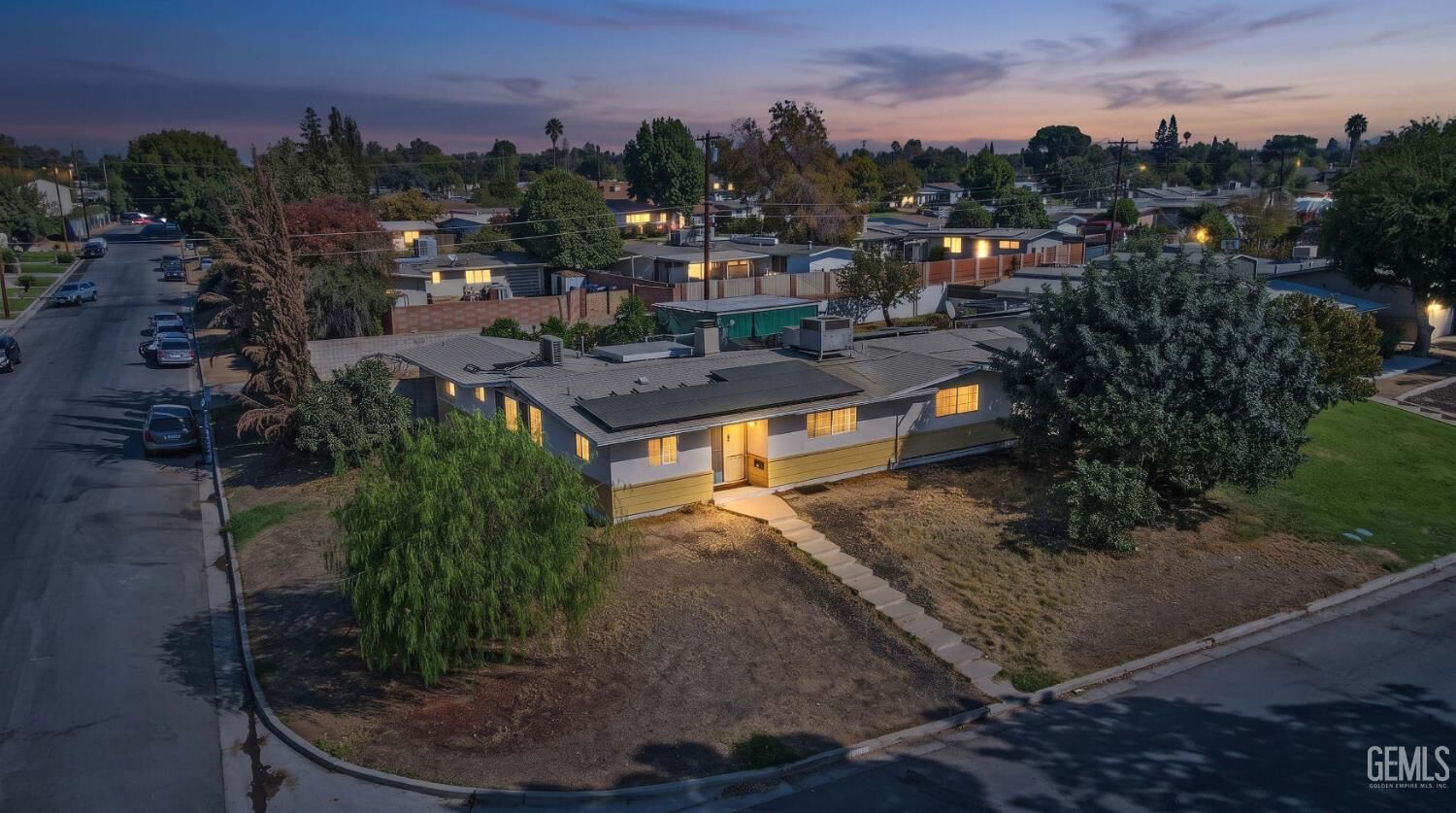 Property Photo:  920 Shattuck Avenue  CA 93305 