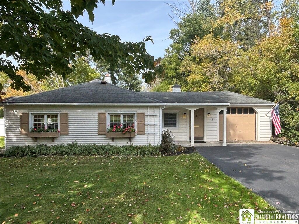 Property Photo:  12 Meadowbrook Court  NY 14895 