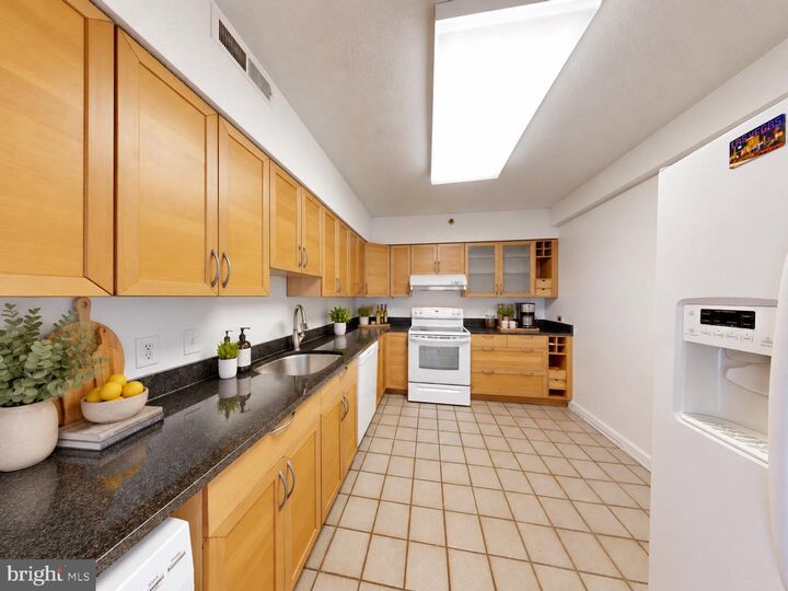 Property Photo:  5505 Seminary Road 2403N  VA 22041 