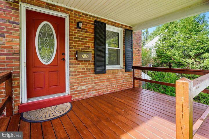 Property Photo: 5828 Edgehill Drive VA 22303