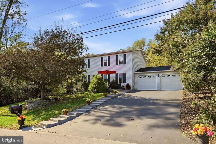 Property Photo:  904 Hickory Court  WV 25401 