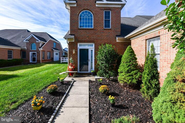 Property Photo:  