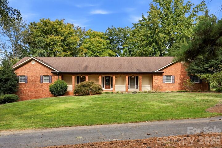Property Photo:  3121 Oakmont Road  NC 28625 