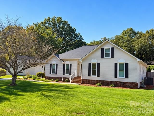 Property Photo:  2403 Berkshire Drive  NC 28146 
