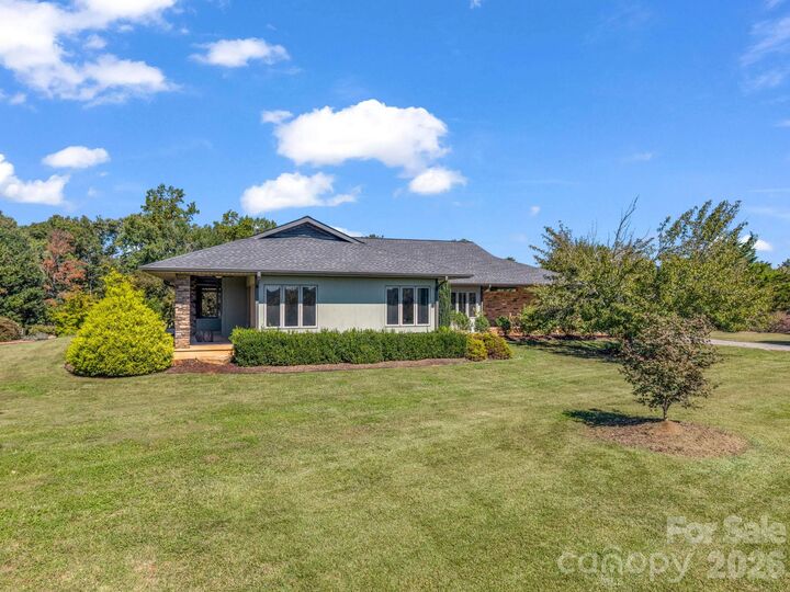 Property Photo:  401 Over Hill Drive  NC 28782 