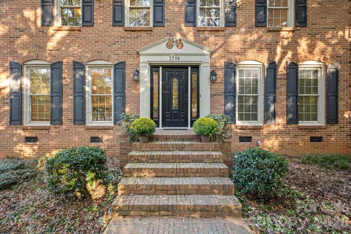 Property Photo:  2716 Oldenway Drive  NC 28269 