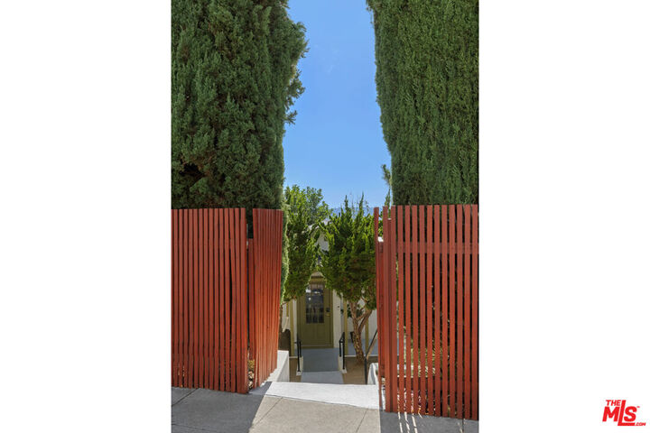 Property Photo:  3174 Weldon Ave  CA 90065 