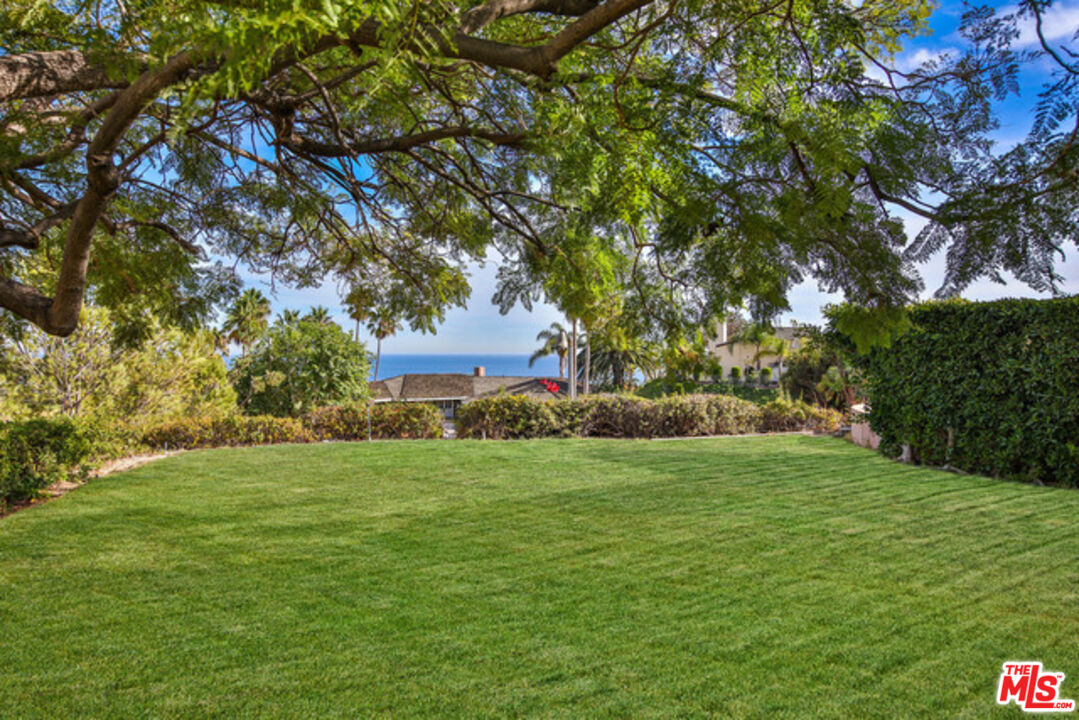 Property Photo: 3825 Malibu Country Dr CA 90265