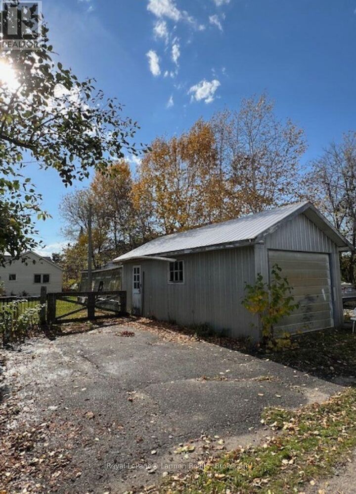 Property Photo:  30 Queen Street  ON P8T 1E8 