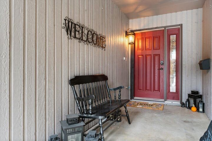 Property Photo:  32925 George Ferguson Way 5  BC V2S 6Z9 