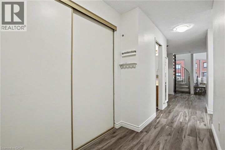 Property Photo:  20 Ellen Street East 207  ON N2H 6R7 