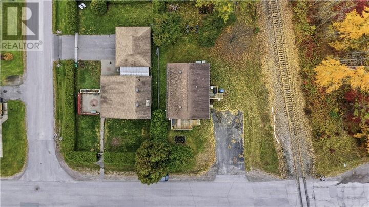 Property Photo:  33 Pembroke  ON P2B 3G7 