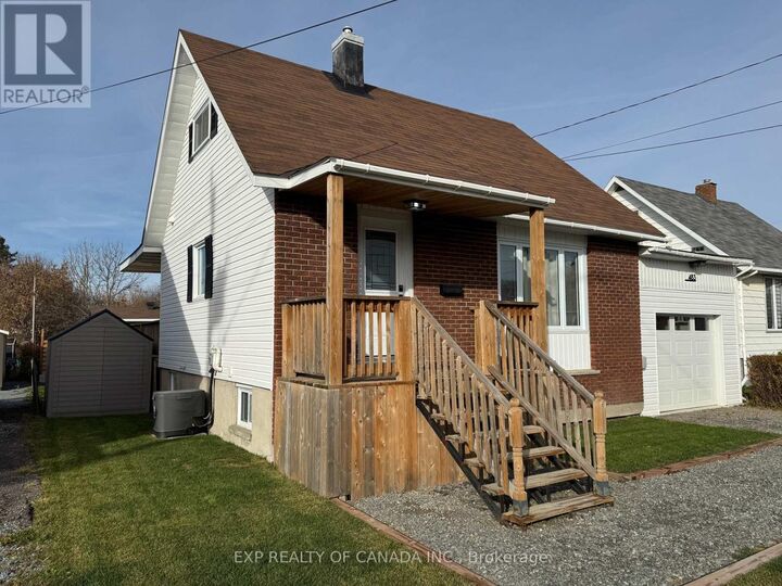 Property Photo:  483 Elm Street South  ON P4N 1X8 