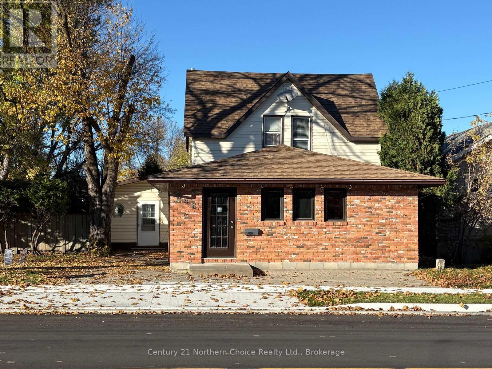 Property Photo:  648 Scott Street  ON P9A 1H6 
