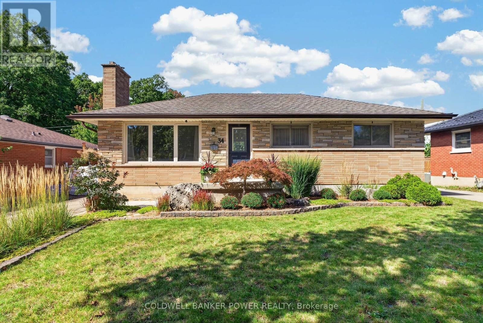 Property Photo: 34 Algonquin Crescent ON N5W 1N4