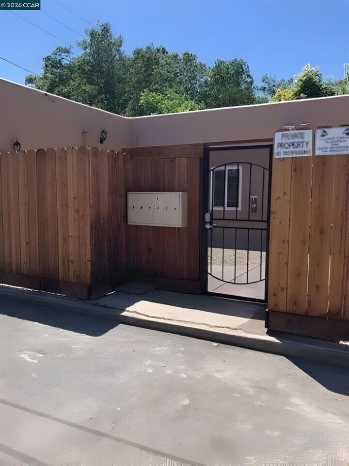 Property Photo:  416 N 1/2 School St #6  CA 95240 