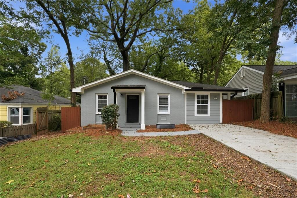 Property Photo:  1410 Graymont Drive SW  GA 30310 