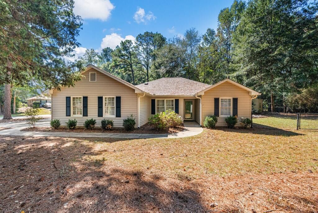 Property Photo:  180 Waverly Circle  GA 31831 