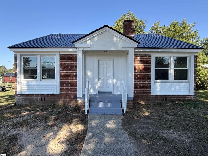 Property Photo:  402 Pickens Street  SC 29351 