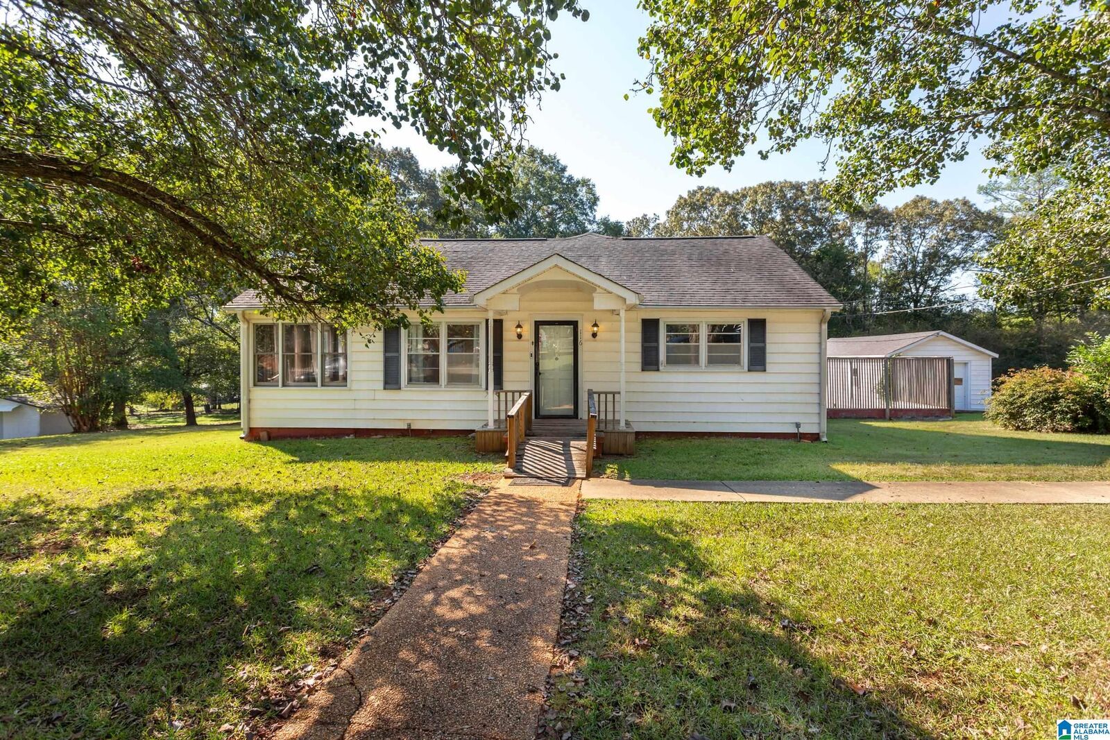 Property Photo: 116 Hendricks Street AL 35160