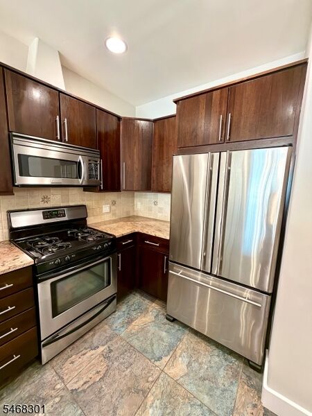Property Photo:  130 South St Apt 2D  NJ 07114 