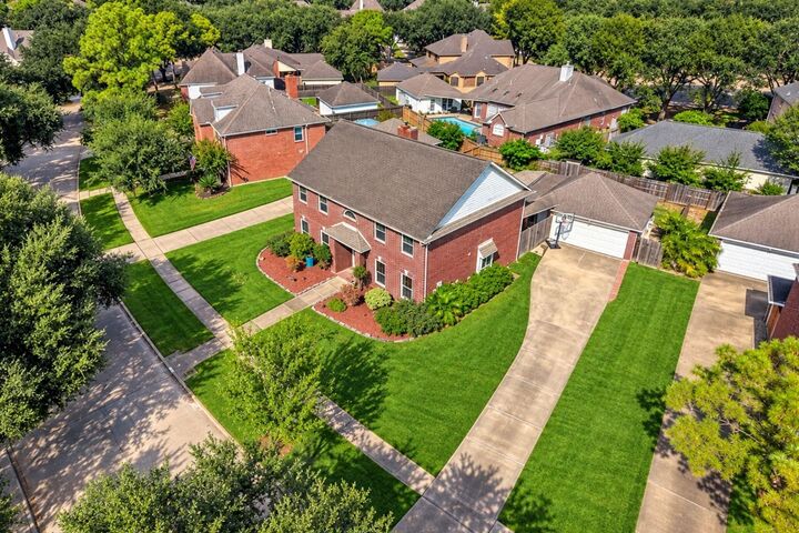 Property Photo:  1908 Summer Reef Drive  TX 77573 
